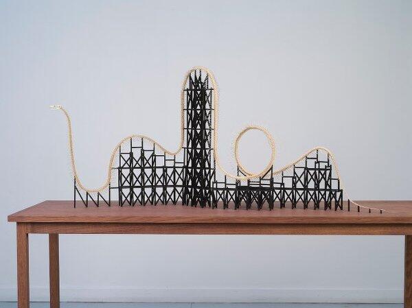Céline Cléron, L’Horizon des évènements #2, 2017 – Squelette de python, bois (chêne, hêtre), 175 x 60 x 128cm