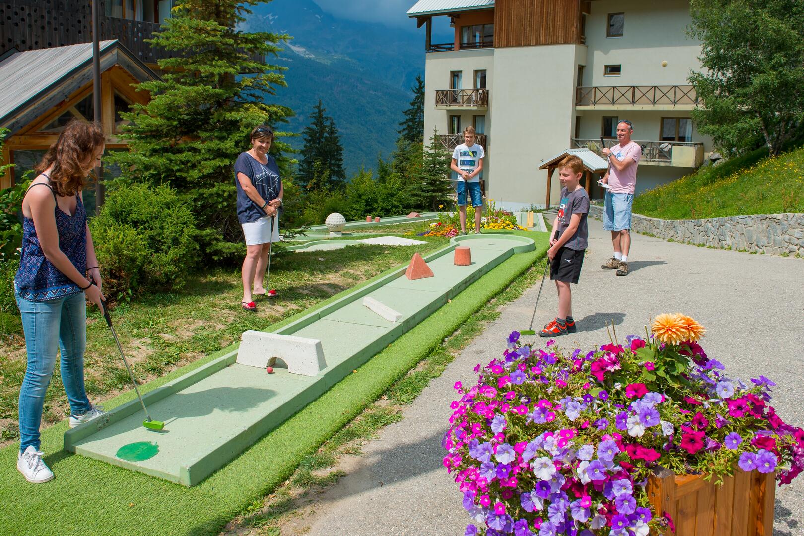 Minigolf dans la station