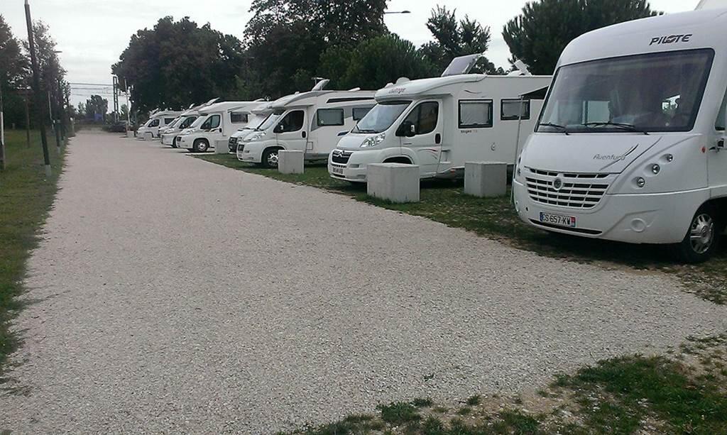 Aire de camping car Montauban - Port Canal