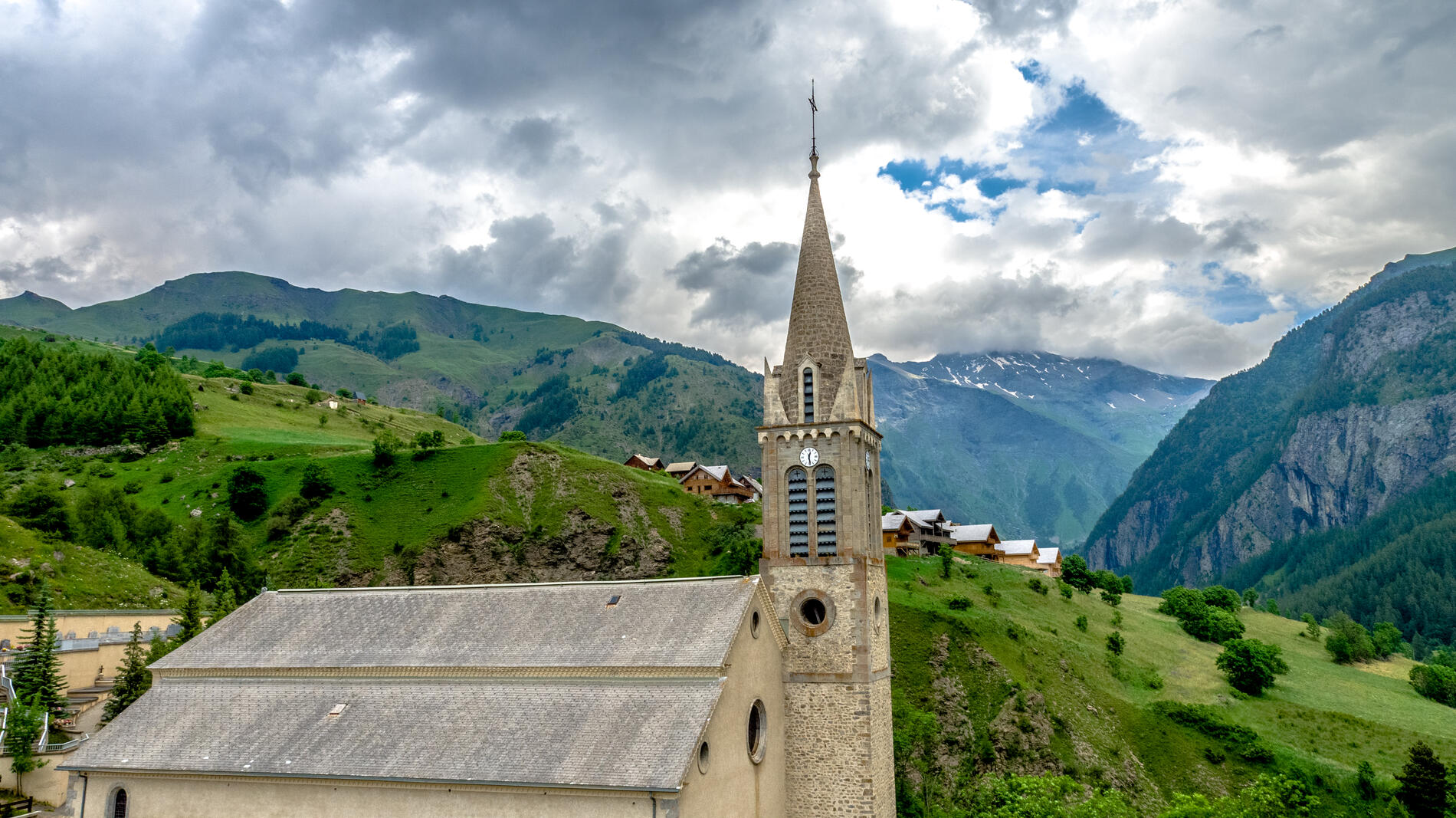 Eglise Saint-Laurent Orcières village