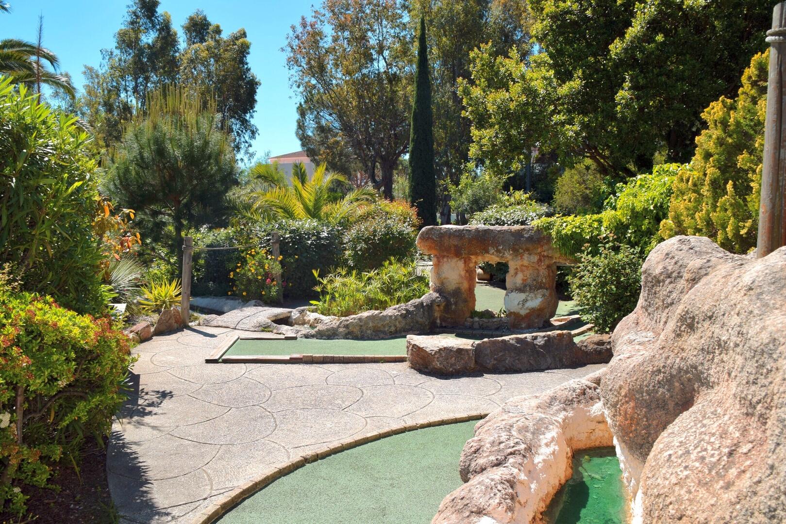 Mini-Golf Exotique