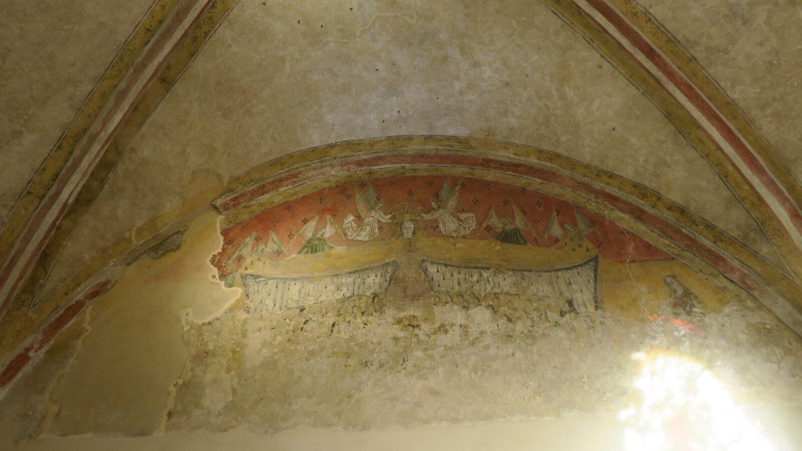 l-eglise-de-laval-abrite-la-celebre-peinture-murale-de-la-vierge-au-manteau-classee-du-xve-siecle-cette-oeuvre-pourrait-a-l-avenir-faire-l-objet-d-une-renovation-la-souscription-lancee-a-l-occasion-de-la-restauration-de-l-edifice-de-34-000.jpg