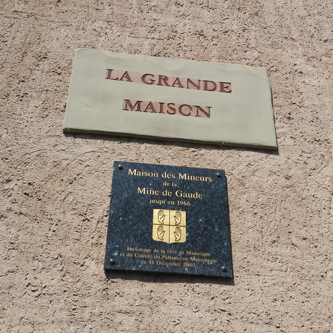 Plaque de la maison des mineurs de la mine de Gaude