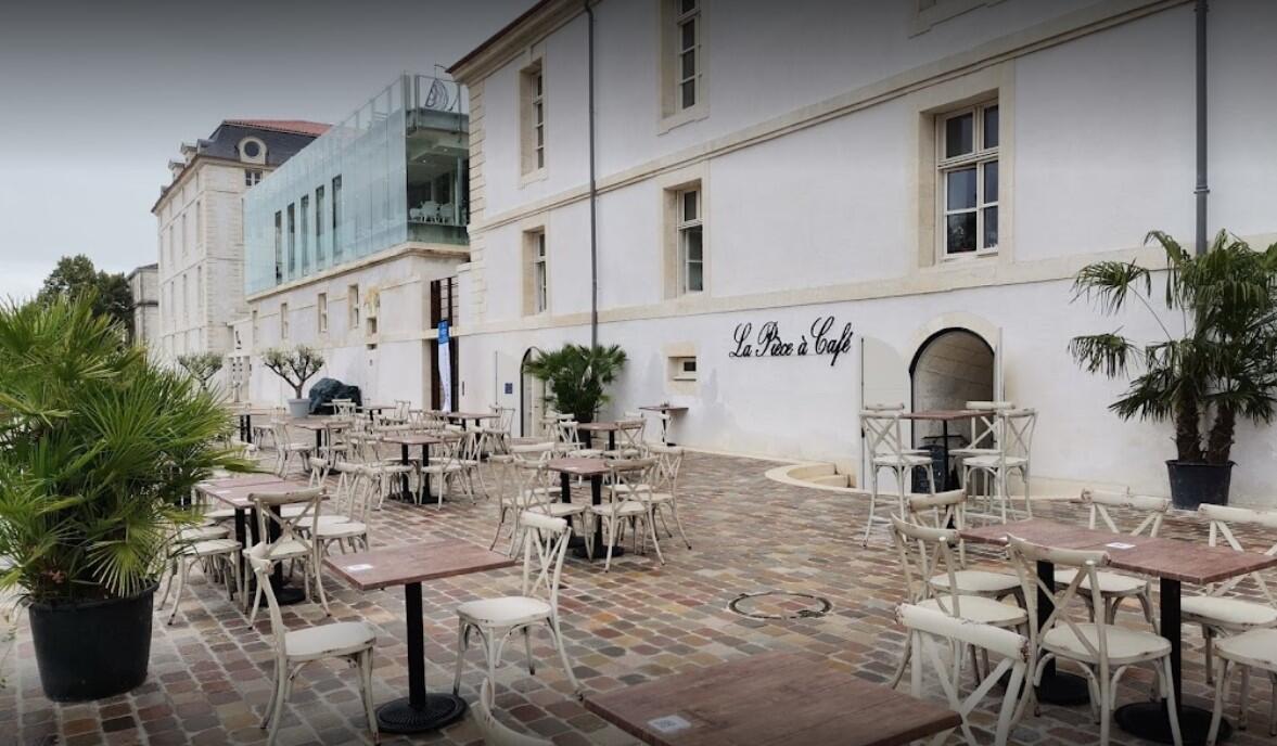 Terrasse au port de plaisance