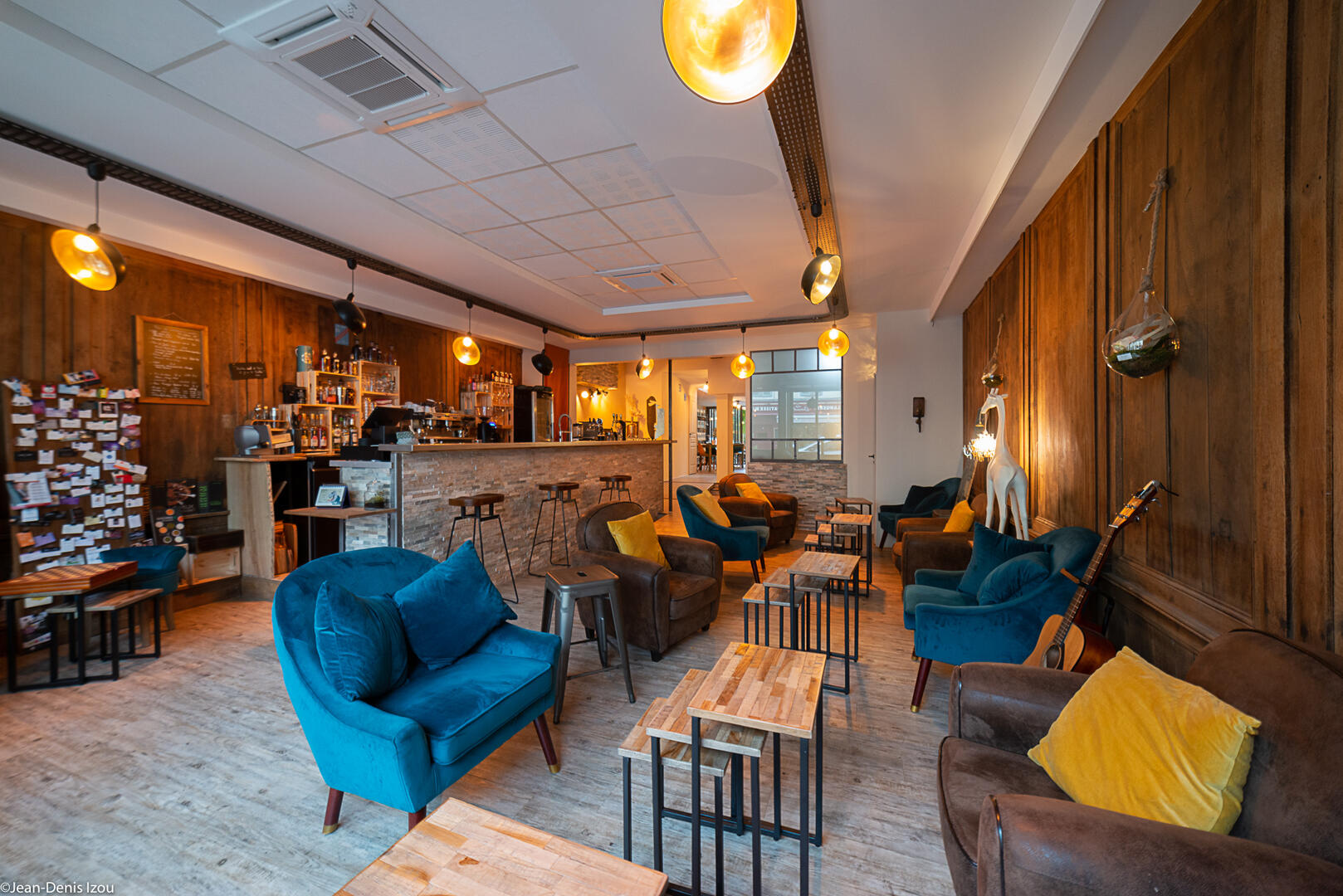 Shelter Bar