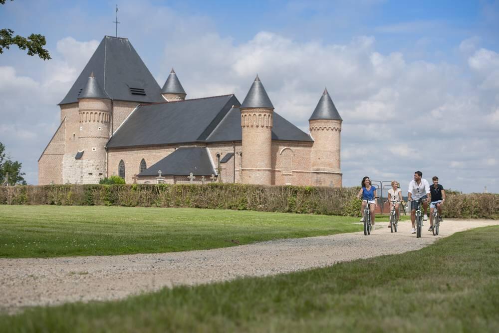 Eglise fortifiée < Flavigny-le-grand-et-Beaurain < Aisne < Picardie