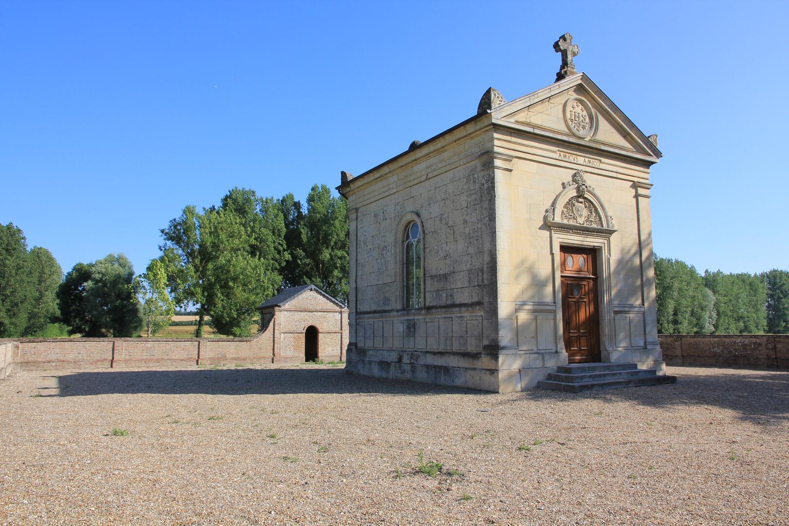 CHAPELLE PÉRACHE DE NEUVILLE 1