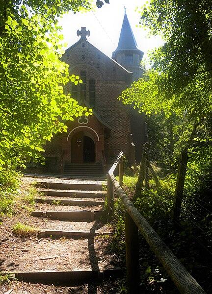 Le_Bois-de-Cise,_la_chapelle_Sainte-Edith_et_chemin_du_Paradis