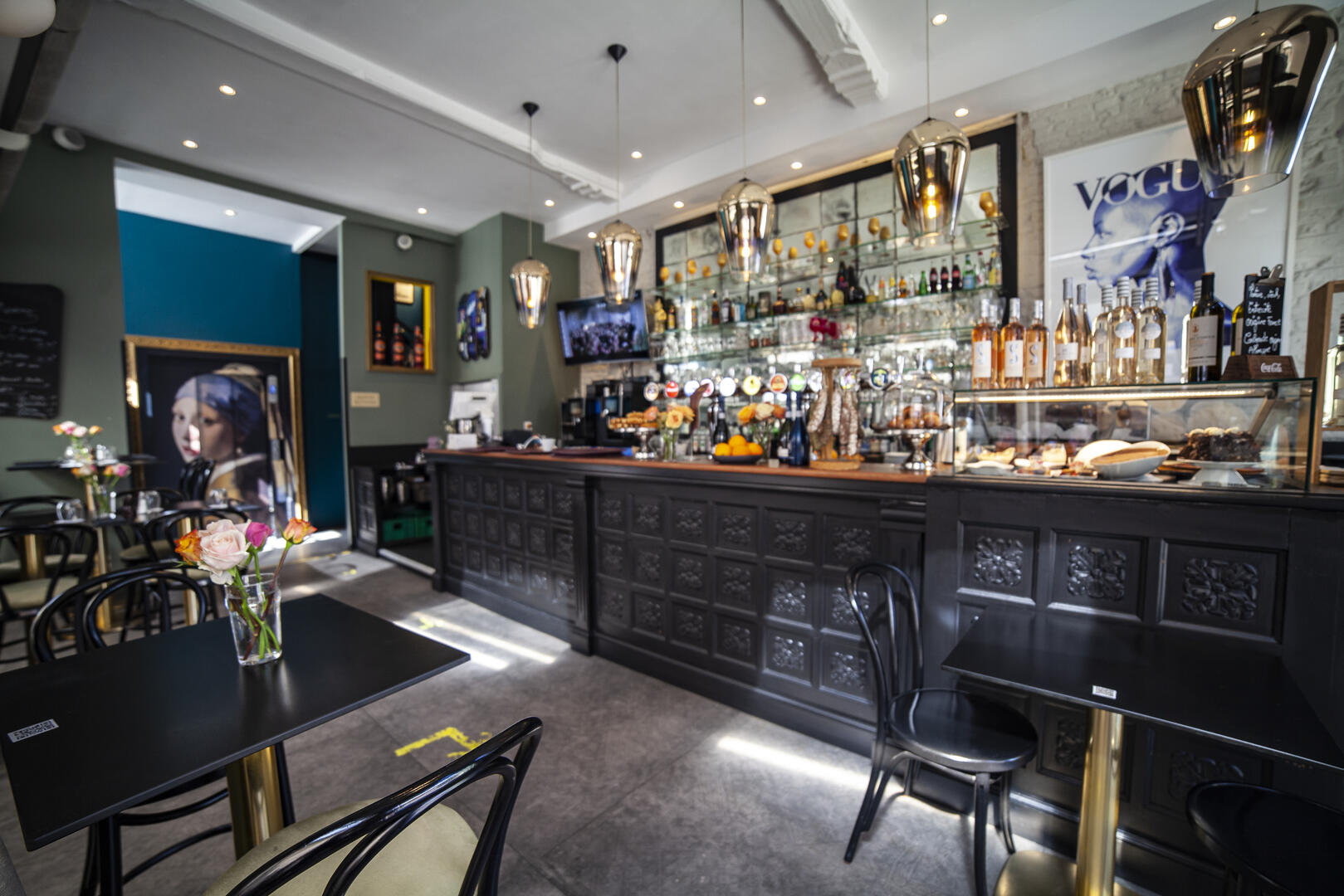 Le lys - bar 1