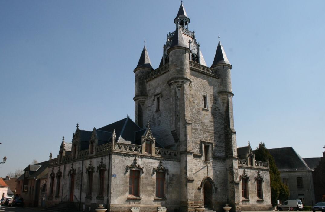PCUPIC0800010661_beffroi_ext_rue_somme_picardie © Somme Tourisme JL