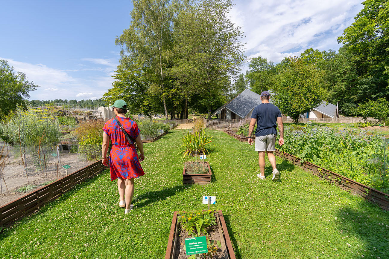 Jardin de Vauclair_couple < Bouconville-Vauclair < Aisne < Picardie