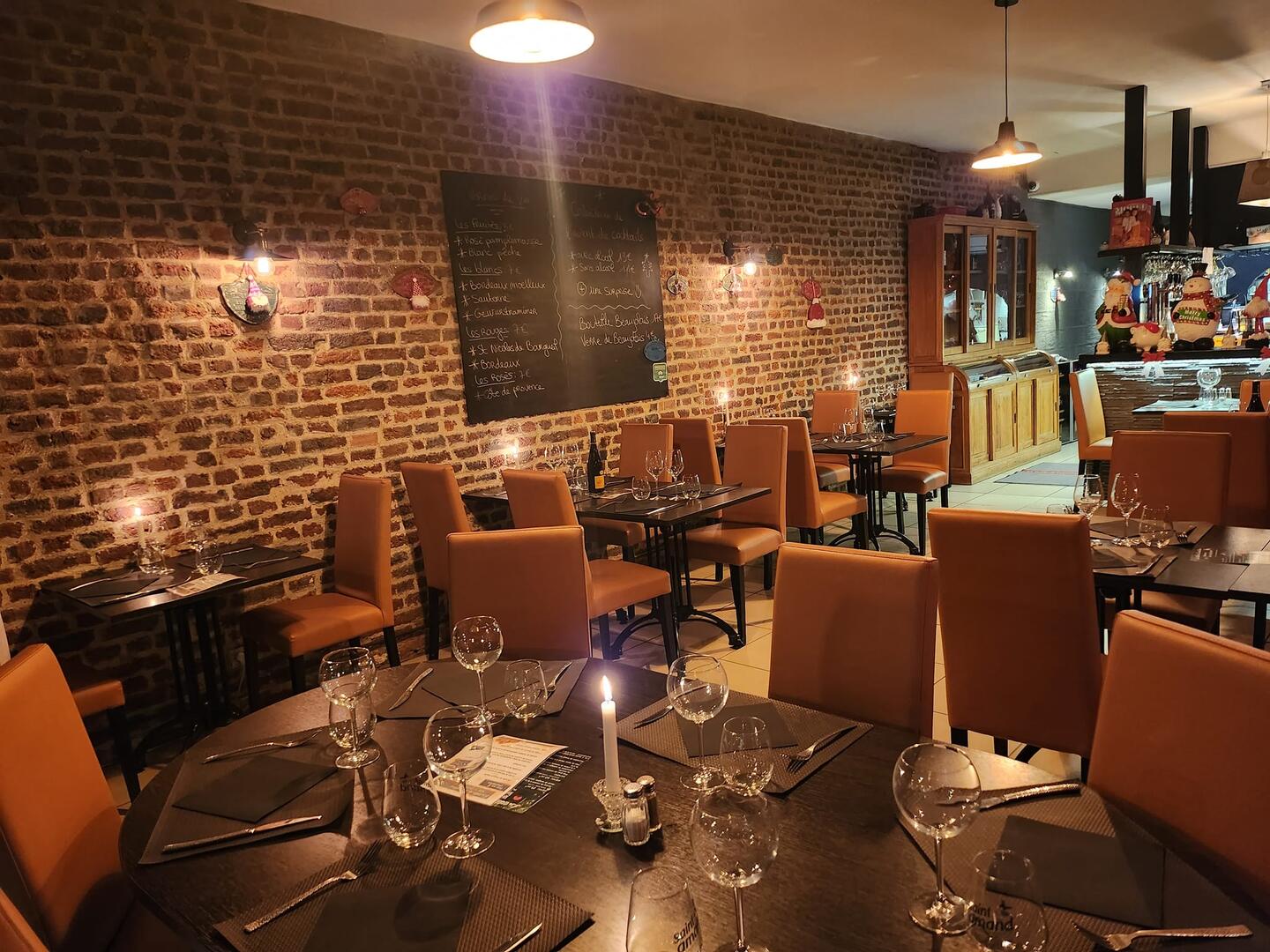 la-table-léontine-restaurant-quievrechain-salle