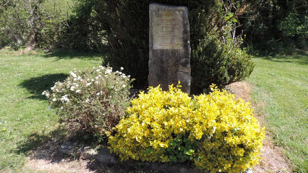 stèle des fusillés de fontenoy (1)