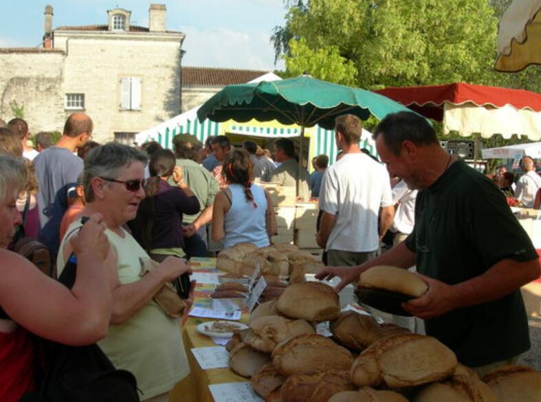 Marché-LesTroisMoutiers