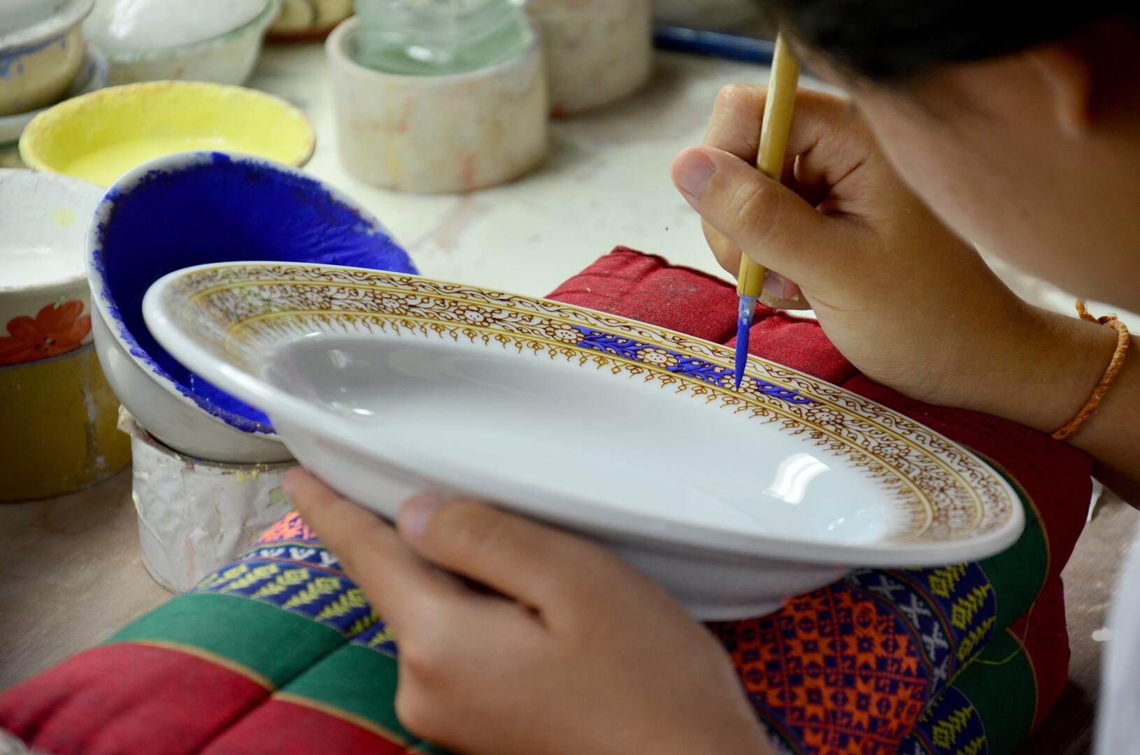 8 - ATELIER PEINTURE SUR PORCELAINE CENTRE SOCIAL