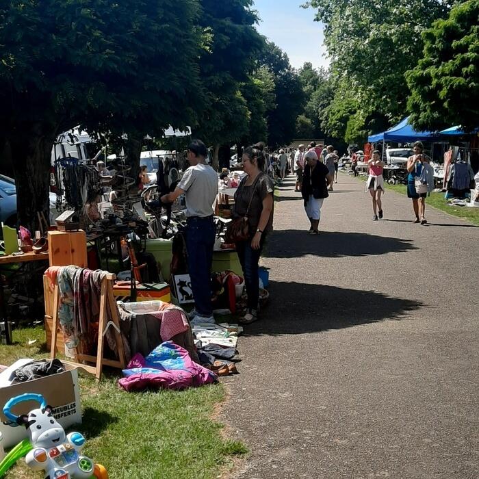 VIDE GRENIER_1