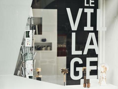vitrine-le-village-bazouges-la-perouse-lamoureux-alexandre-640x360