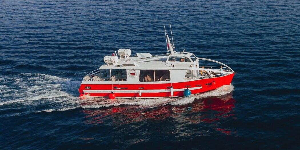 BATEAUX ROUGES