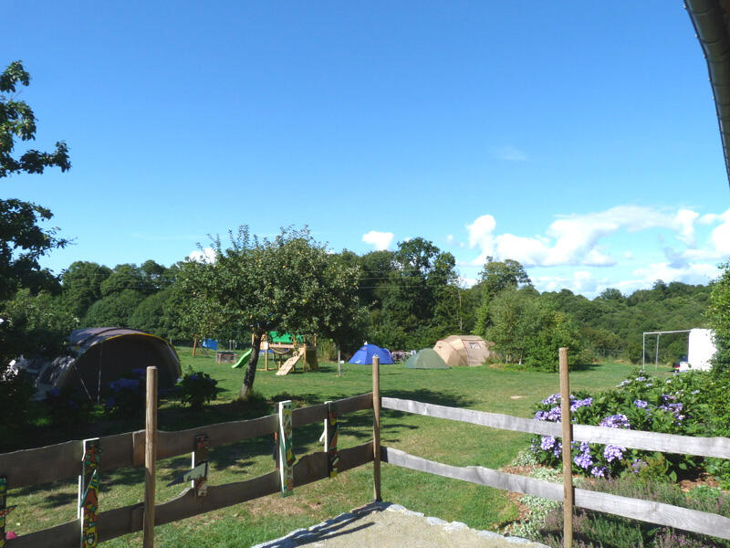 Camping Entre Pierre et Collines
