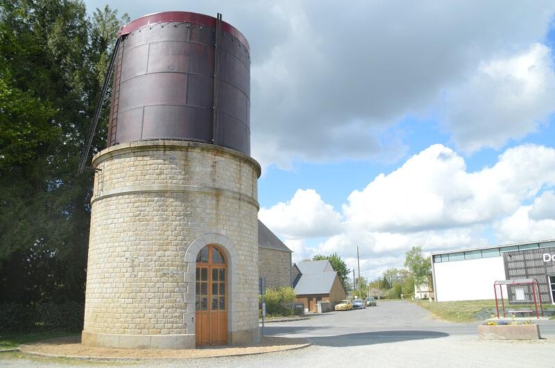 Château d'eau de l'ancienne gare © Mairie de Maen Roch