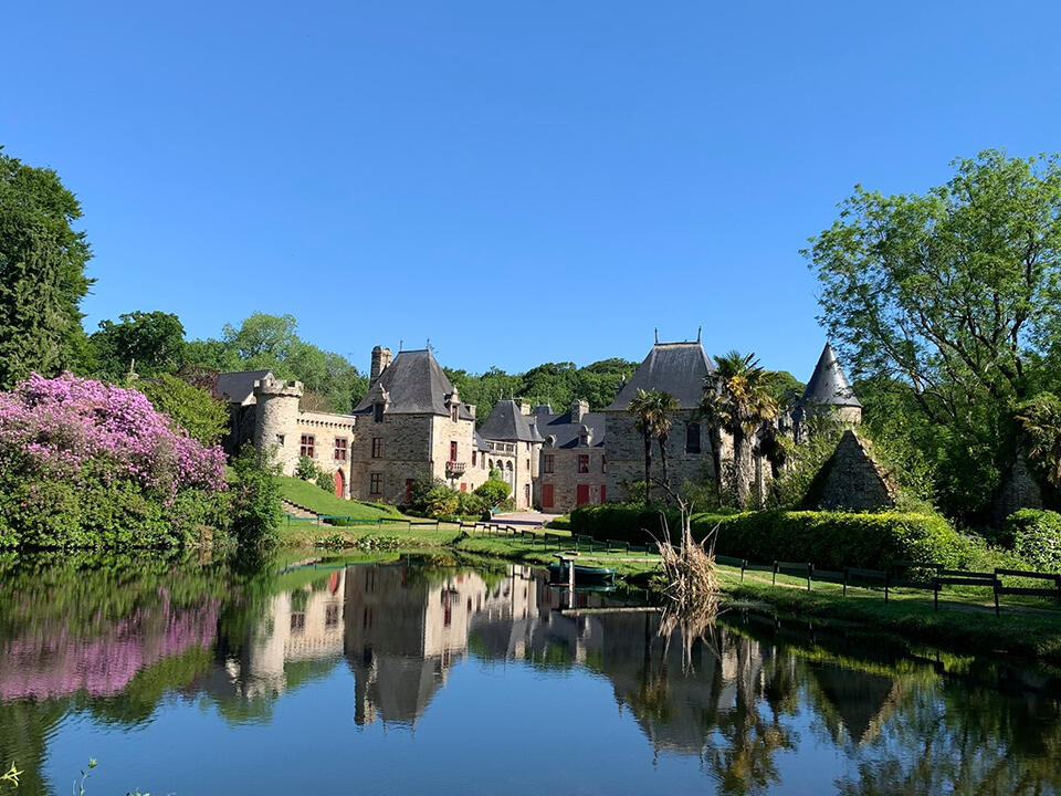 Chateau de kerveatoux lac WEB