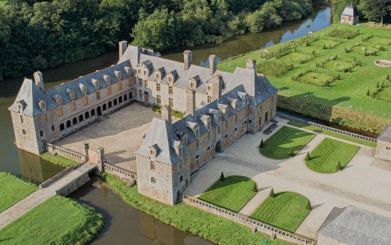 Château et jardins Le Rocher Portail