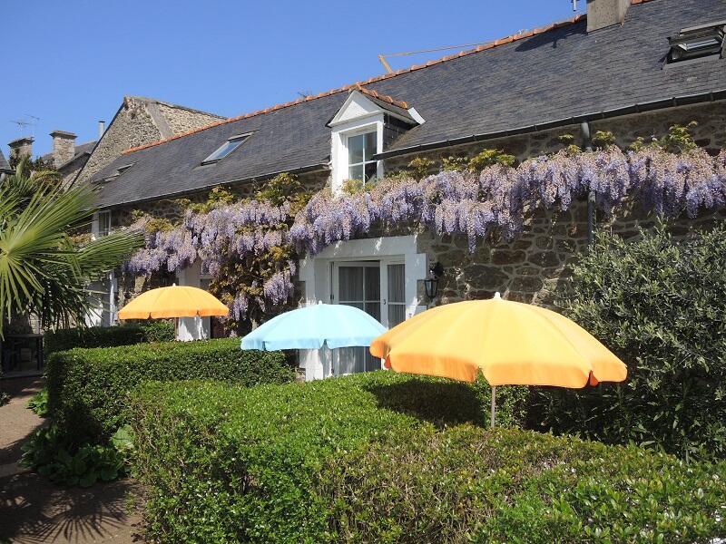 Clos-de-la-Fontaine-Perrier-Exterieur-Dinard-brochures