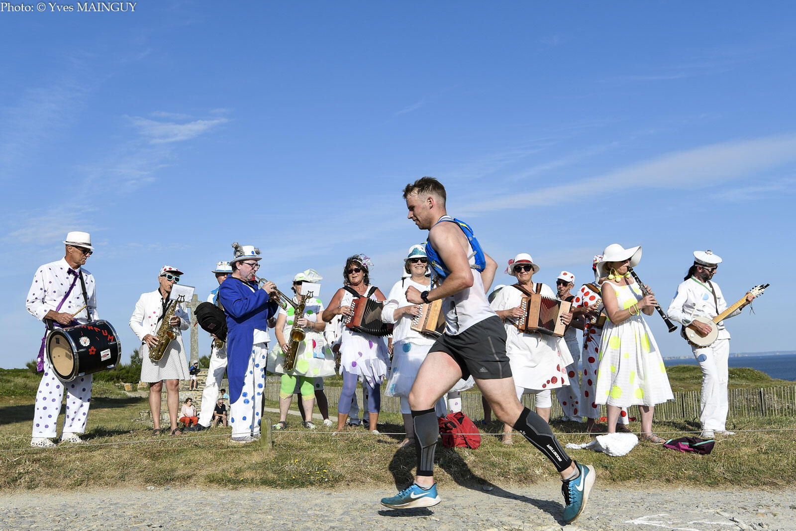 fanfare et coureur