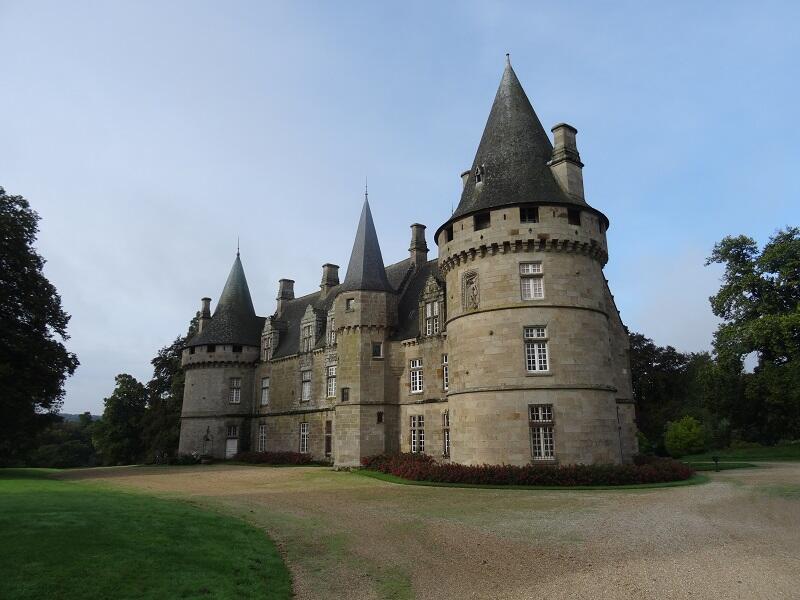 Façade du château de Bonnefontaine © OT CMB