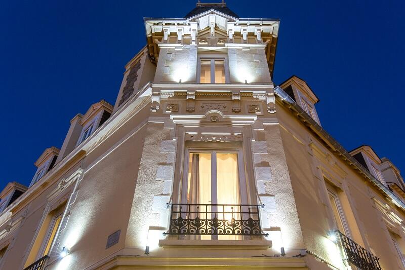 Facade-hotel-Les-Alizes-Dinard-photo brochure
