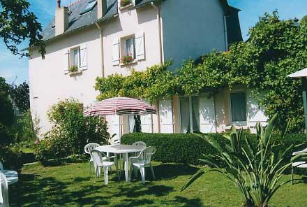 Madame Annick VALLET 1