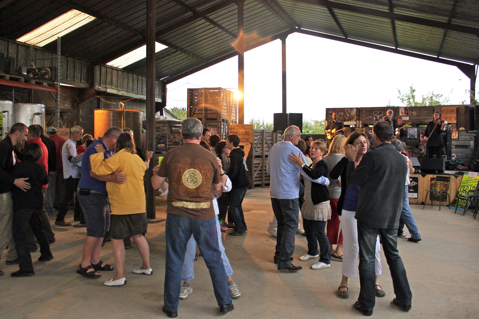 MARCHE CONCERT FERME DES LANDES - ST CAST