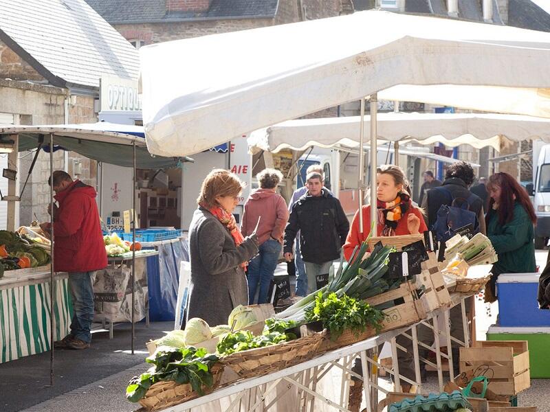 Marché de Saint-Brice-en-Coglès © Mairie de Maen Roch