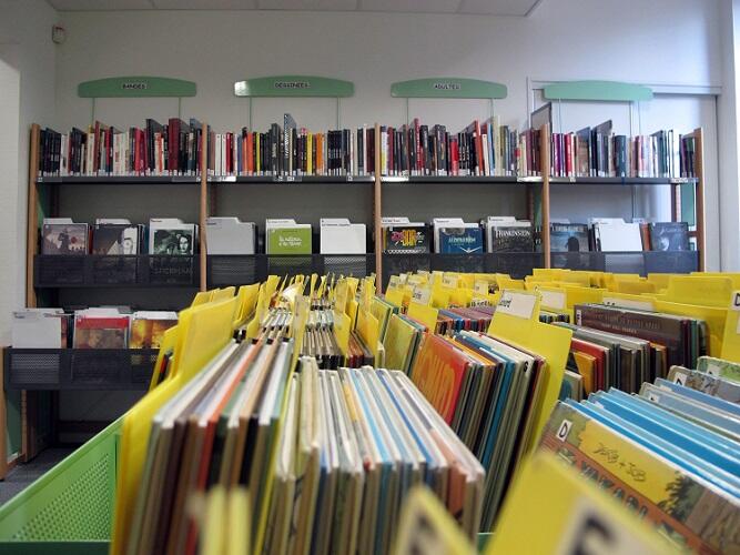 PLEURTUIT-mediatheque-espace-BD
