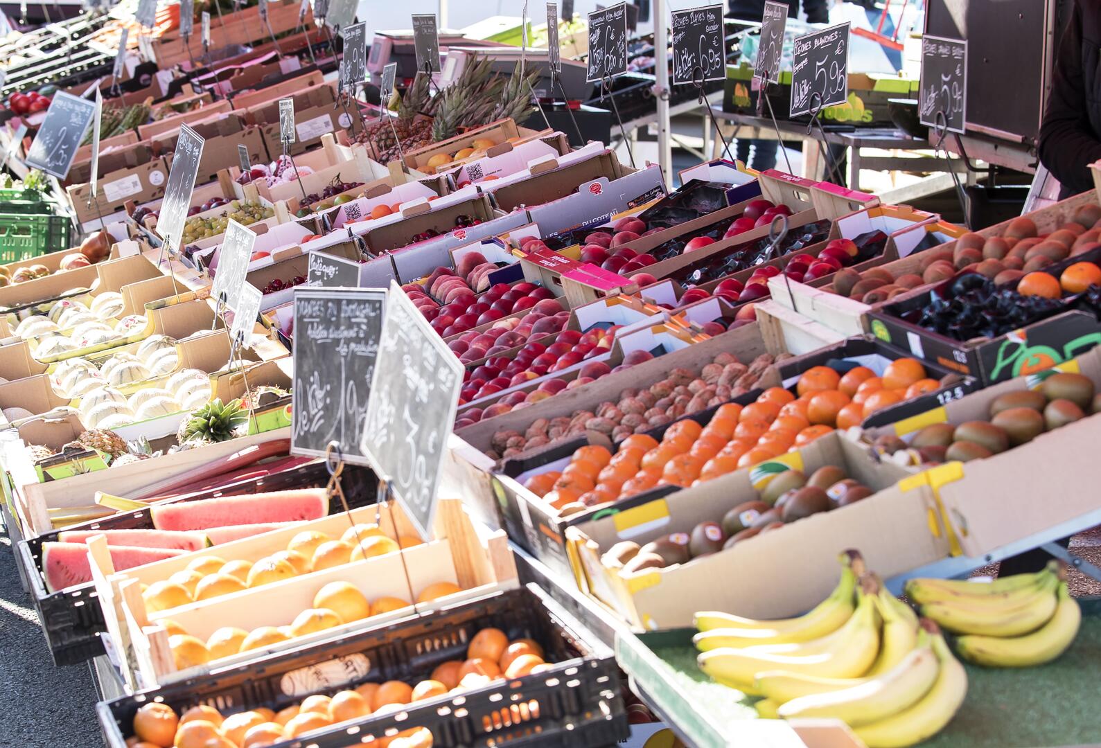 Pontivy - Marché place Aristide Briand ©Yohann Hamonic - Office de tourisme de Pontivy Communauté (12)