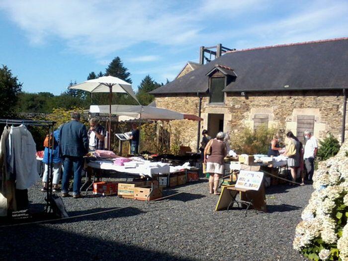 Route du lin Marché des vieux tissus