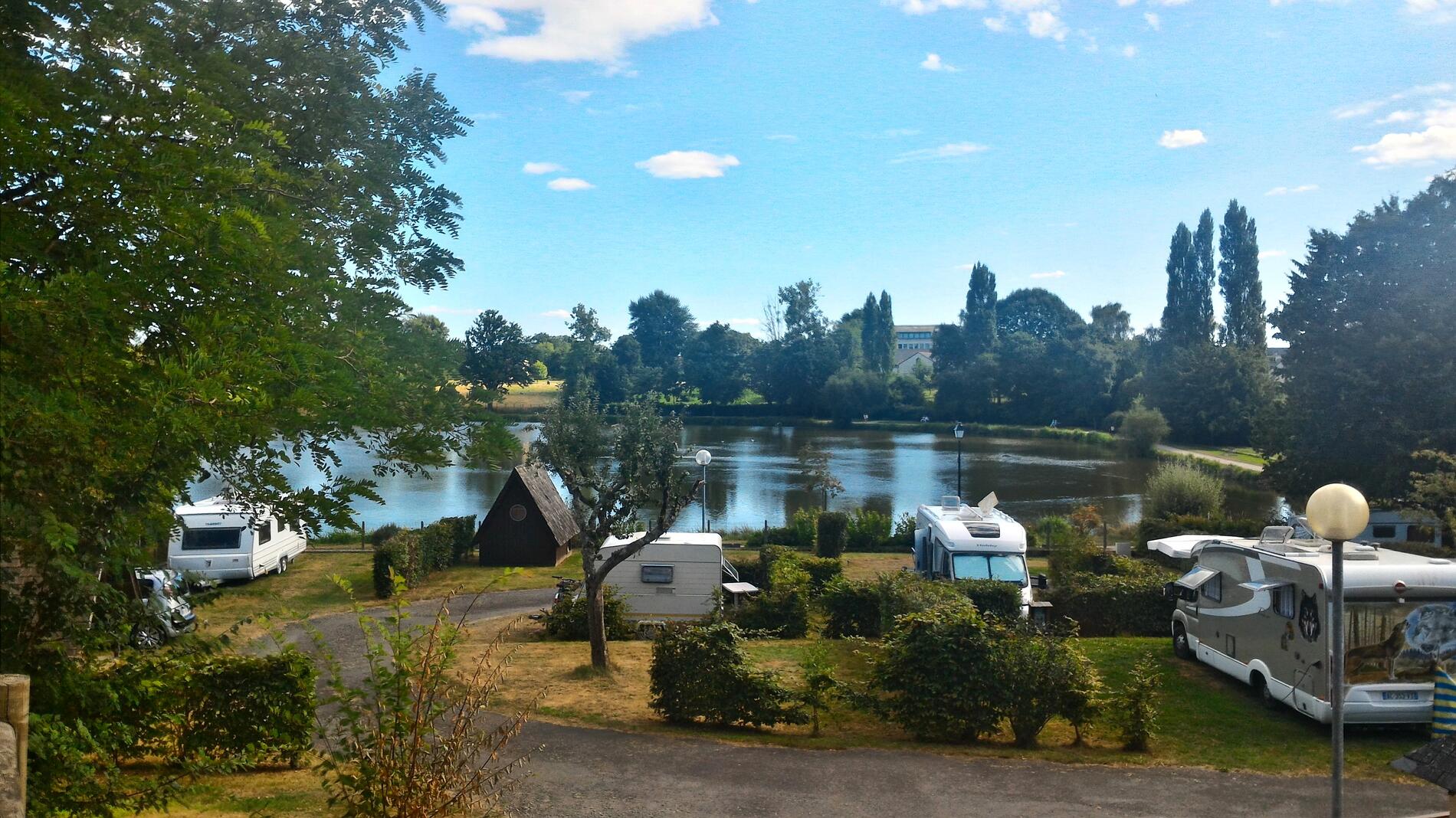 St-Aubin-du-Cormier-Camping-Emplacements