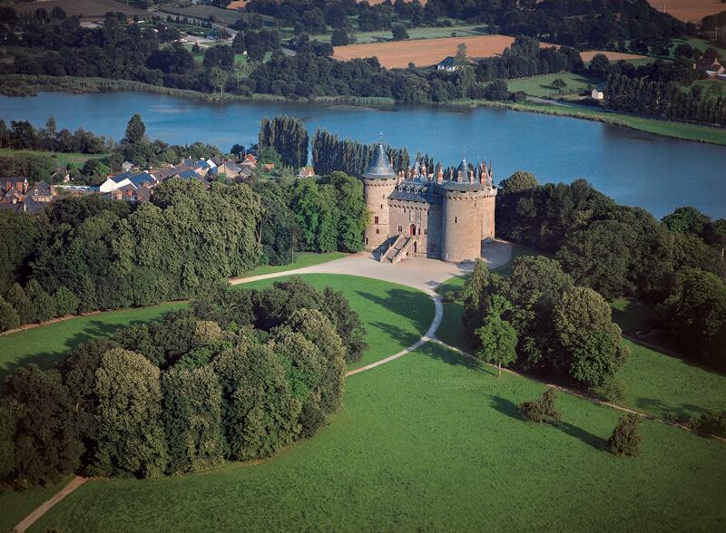 Vue aérienne du château de Combourg