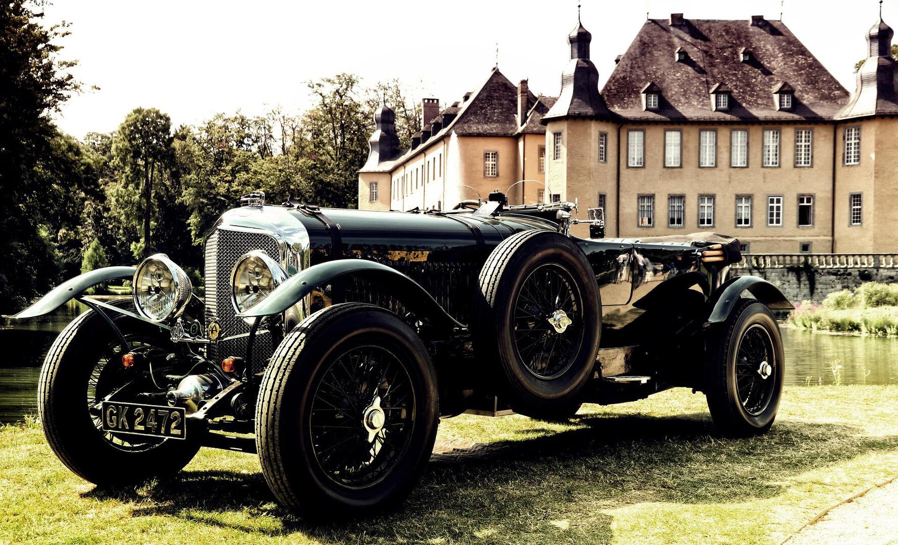 antique-car-g64d4248ec_1920