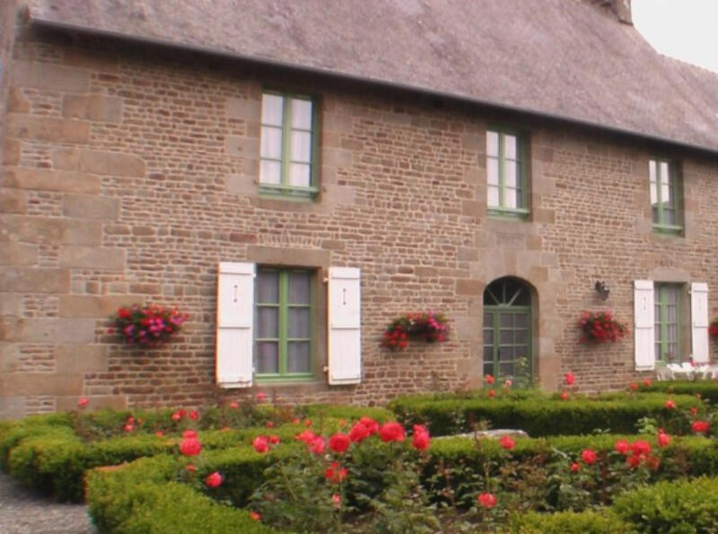 façade avec rosiers 800 600
