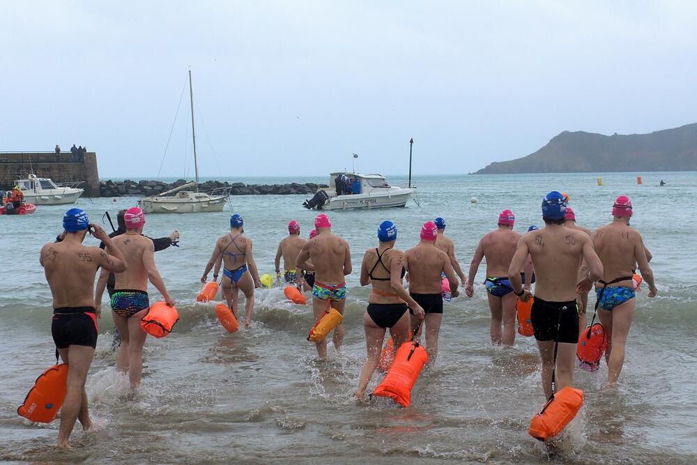 ice_swimming-MarcQuere
