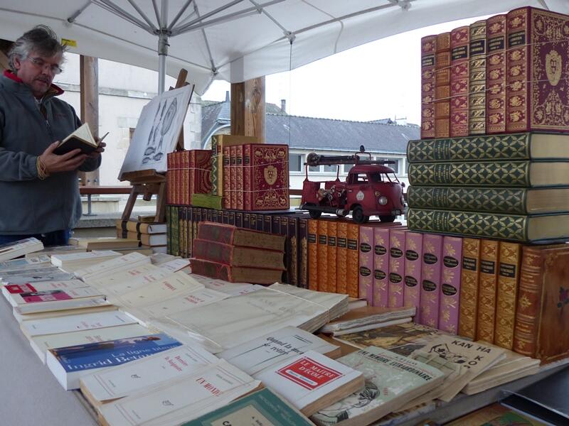marché aux livres - ploermel - broceliande - bretagne