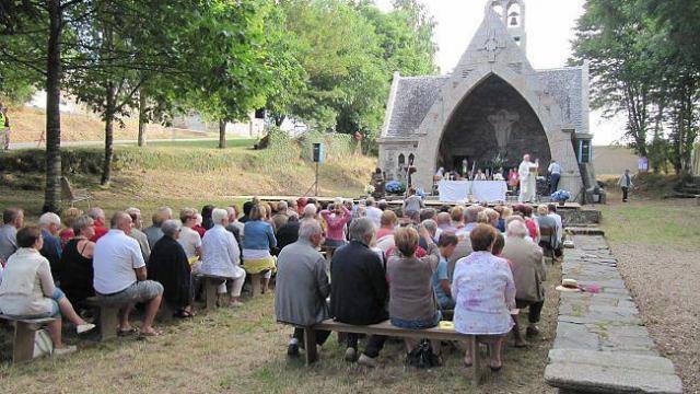 pres-de-200-personnes-au-pardon-de-coat-keo