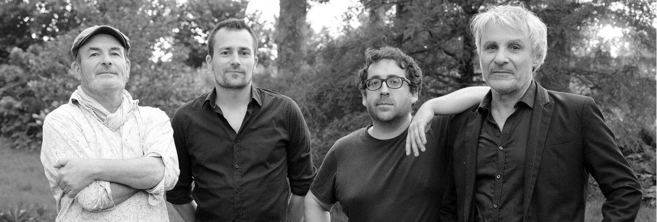 red-cardell-foret-fouesnant