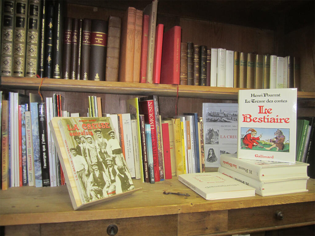 Bouquiniste "Au Petit Bonheur"_1