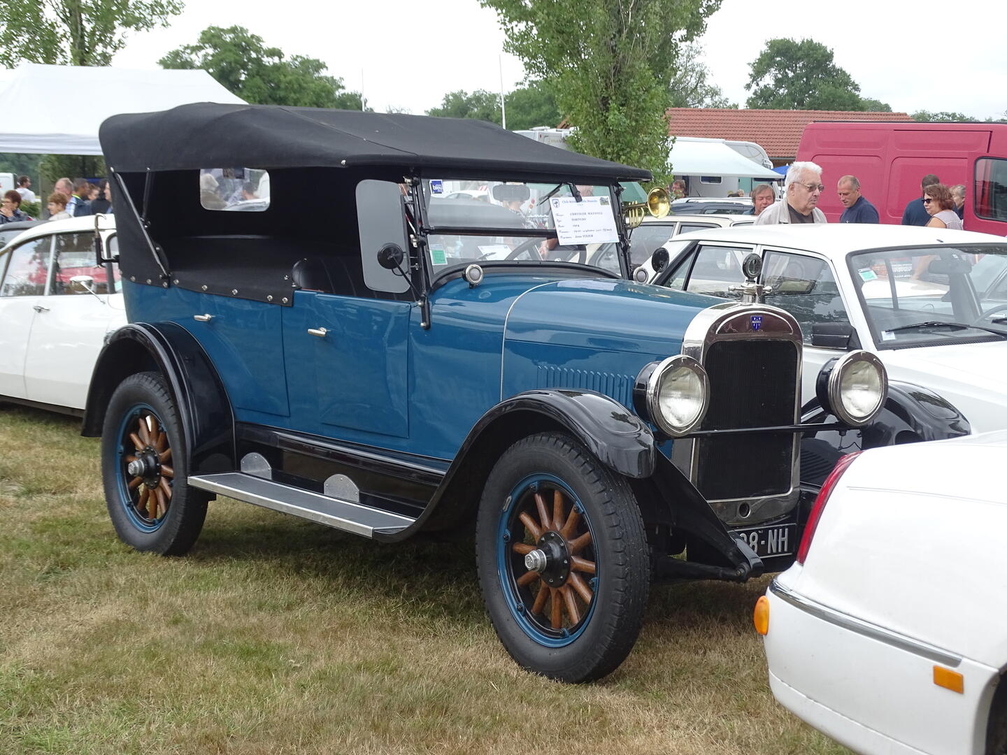 Vieilles voitures à La Chaume, photo d'archives