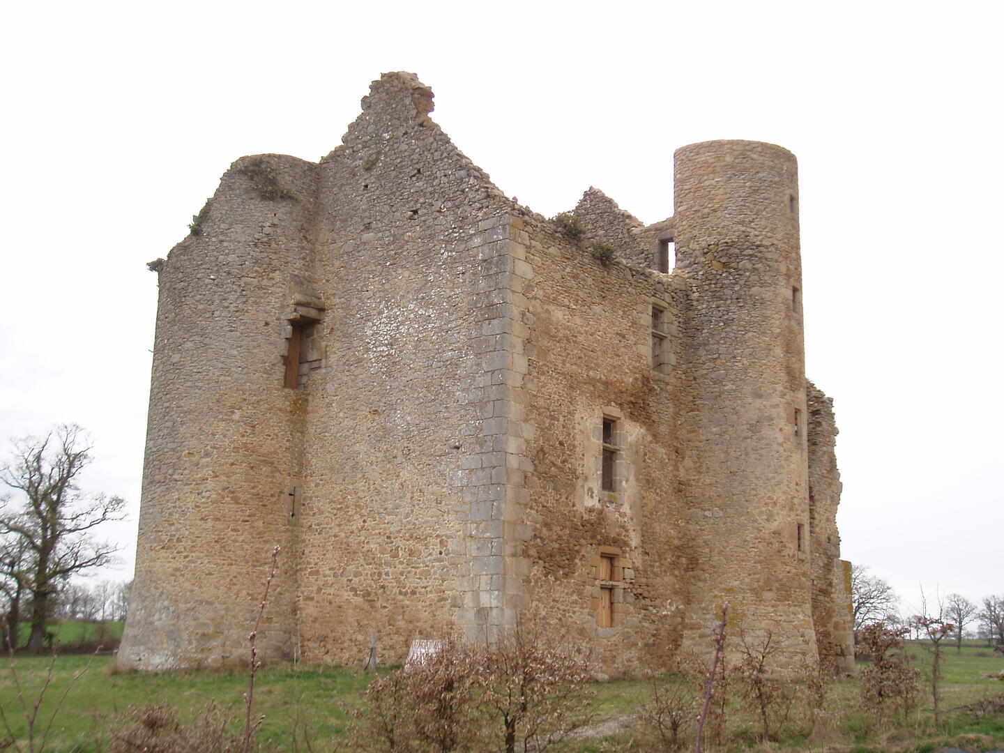 Manoir_de_Montlebeau_(2)_à_Vareilles