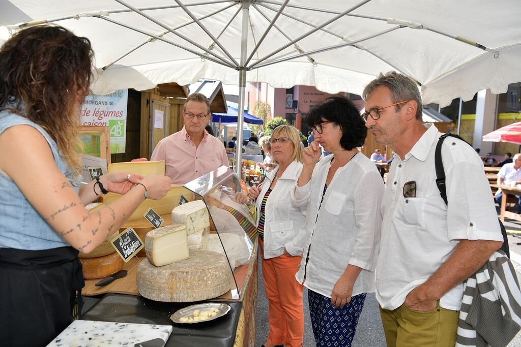 Stand fromage marché - Gilles Arroyo