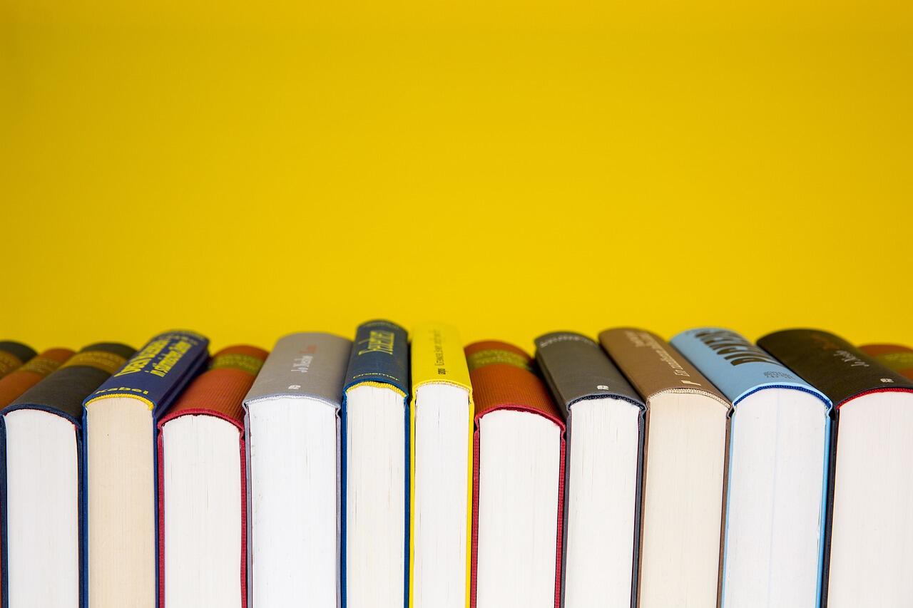 books-5937716_1280