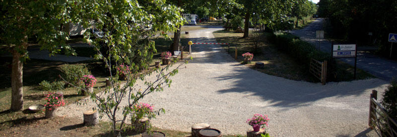 1Camping-les-cochards-entree-seigy©Camping-Les-Cochards